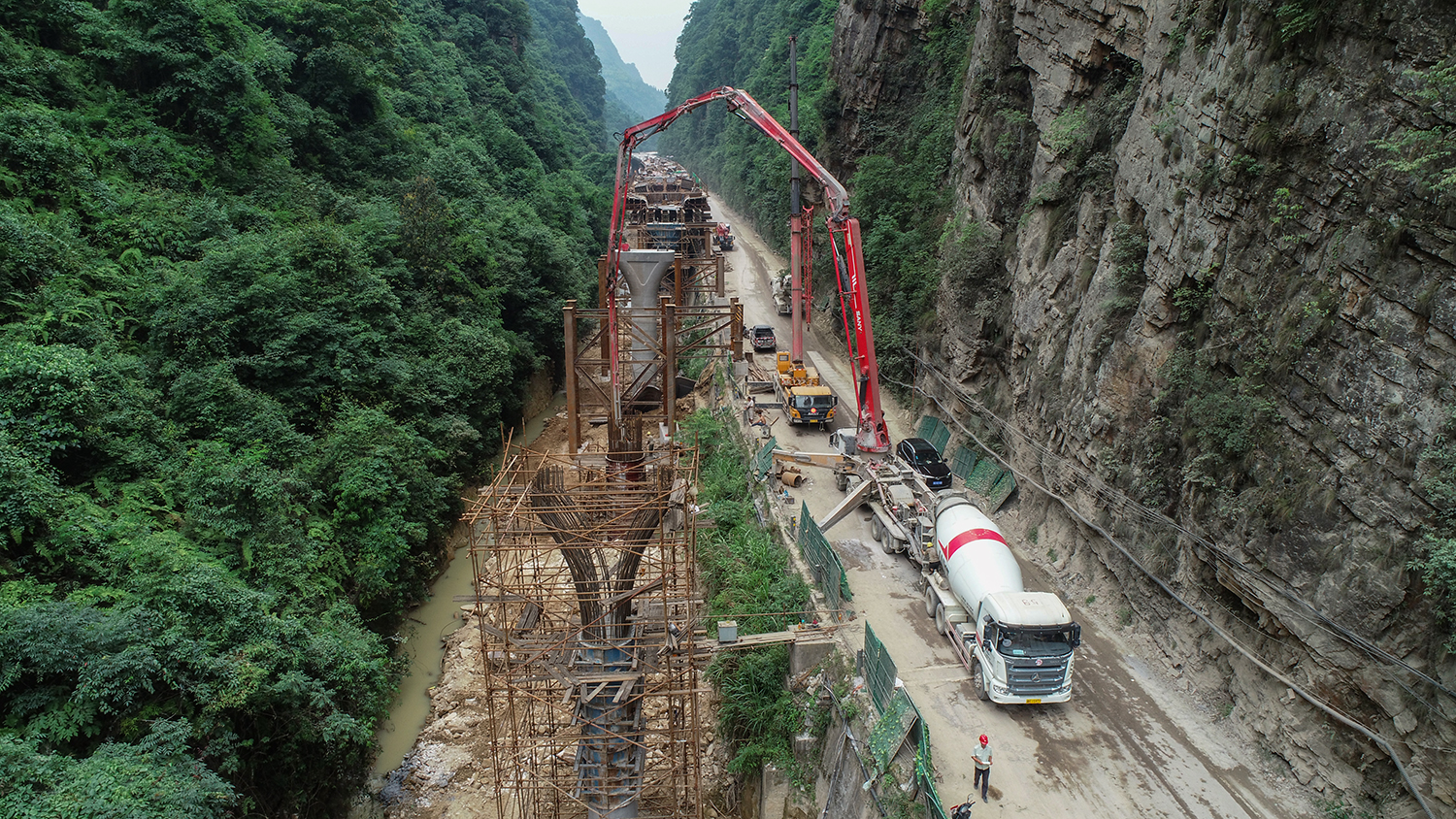 建设之中的武陵山大道