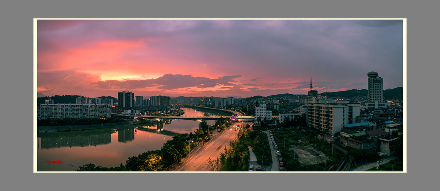 晚霞中的那条河