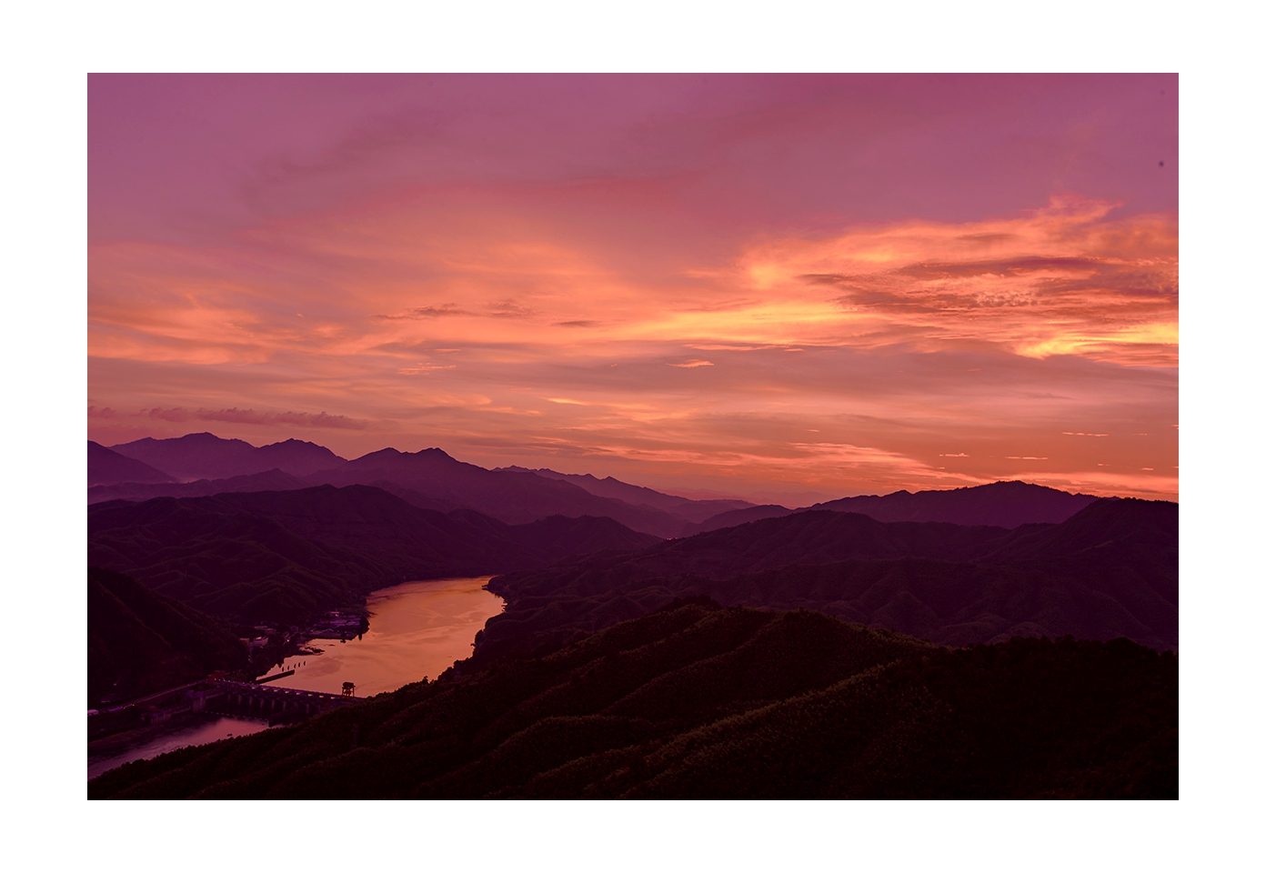 洪江密岩尖晚霞