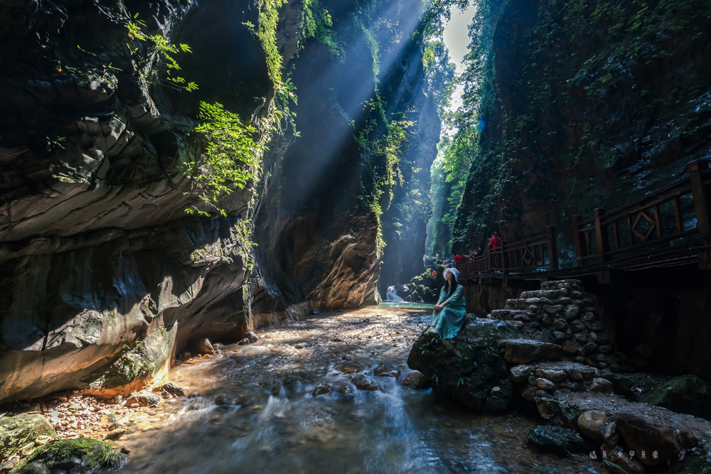 初见慈利朝阳地缝