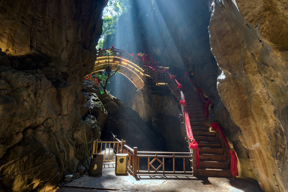 朝阳地缝鹊桥景观