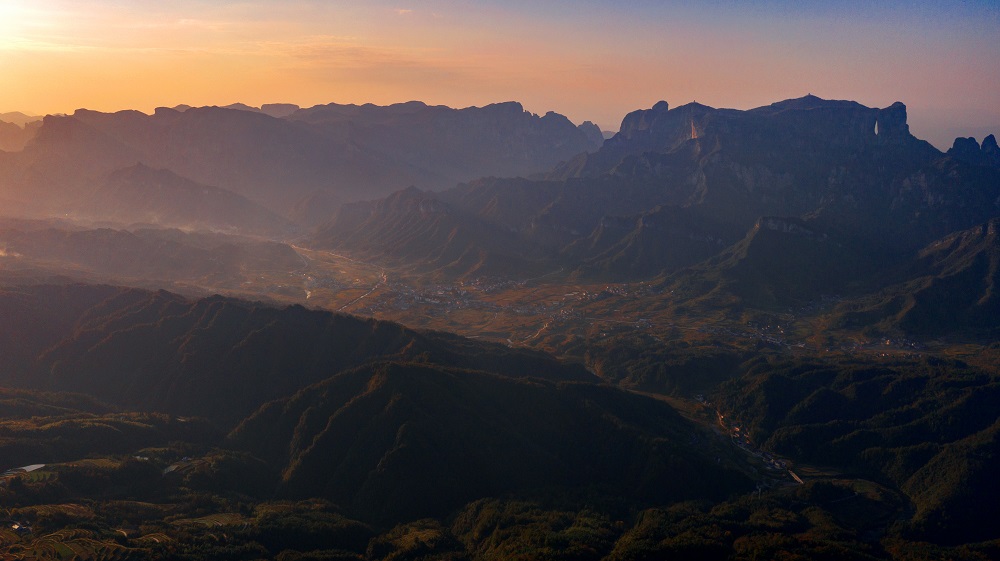 天门小镇全景
