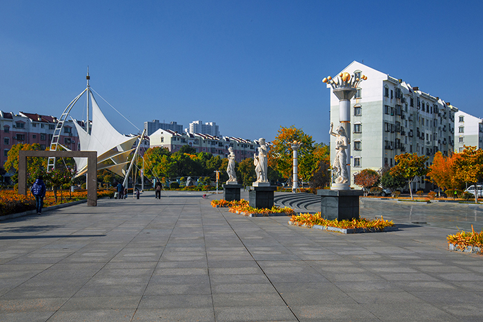 小区秋色