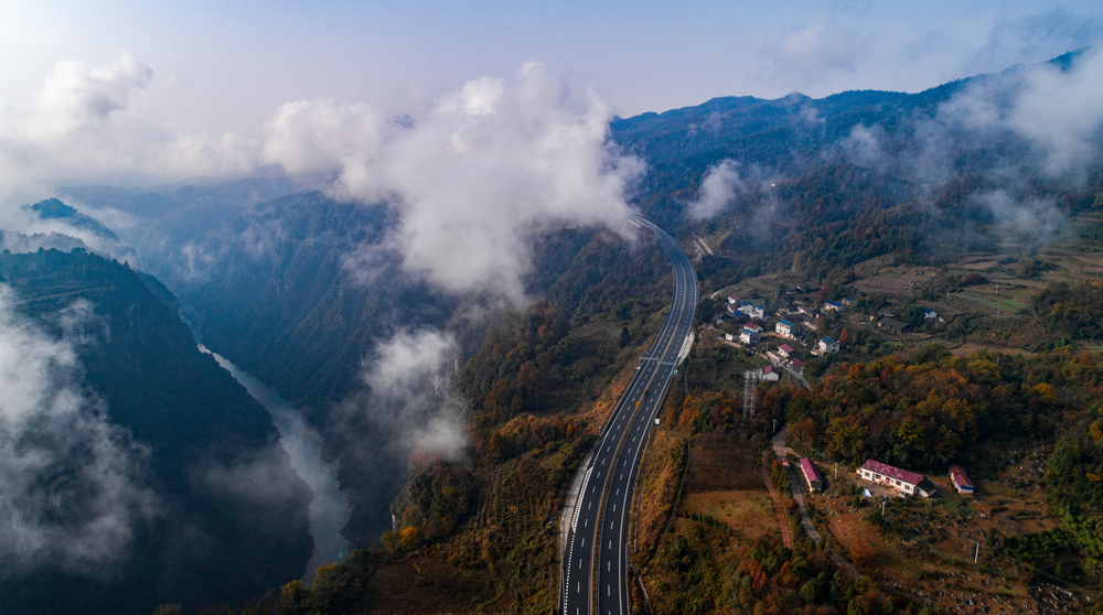 张花高速边上的风景