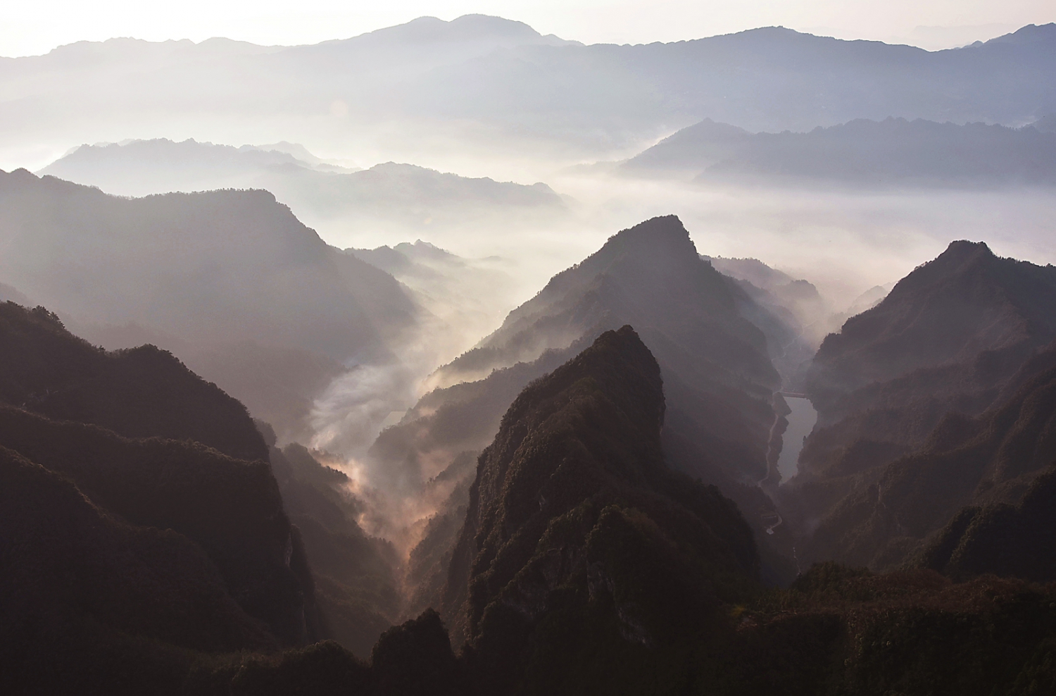 山涧雾