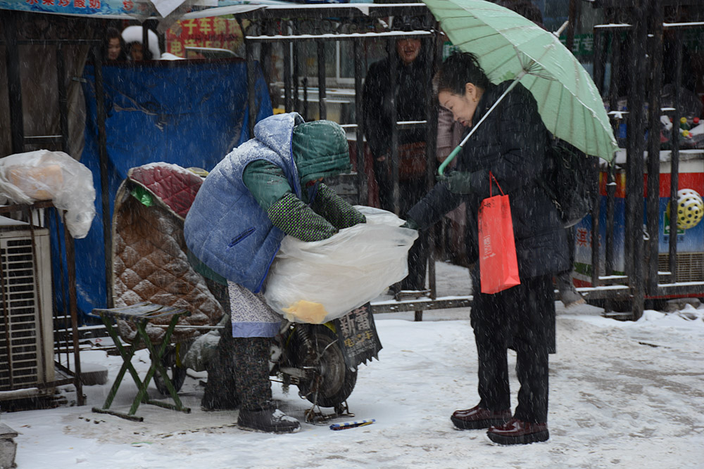 雪中煎饼摊