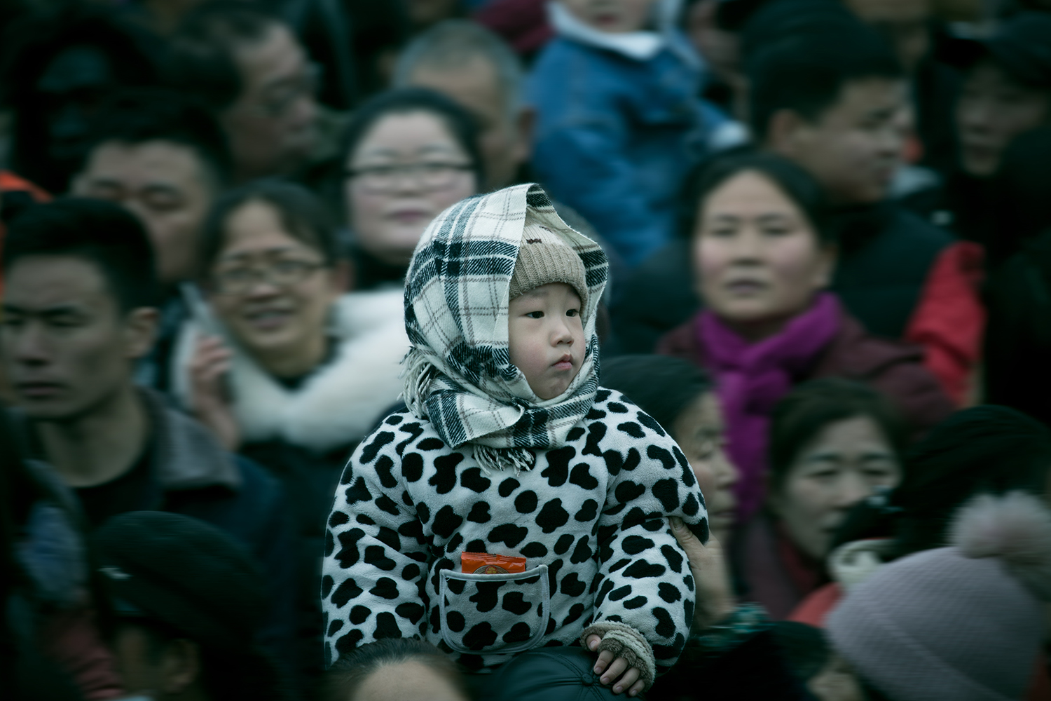 组照(三)看花灯的孩