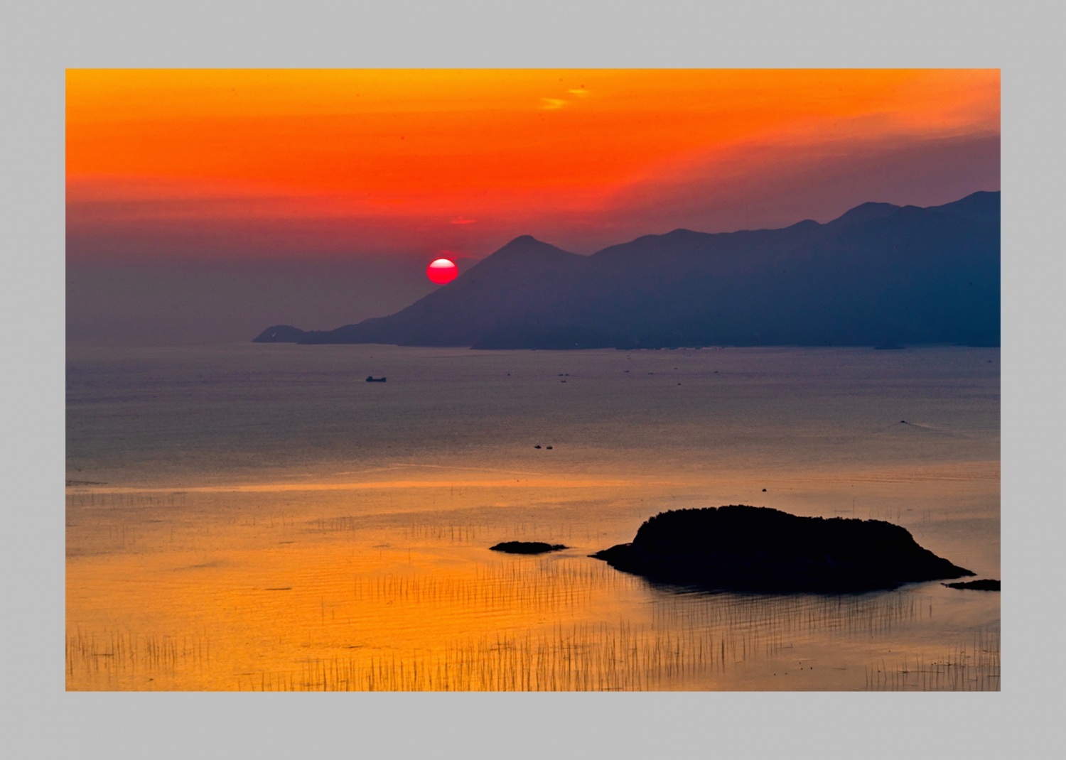 海上日出