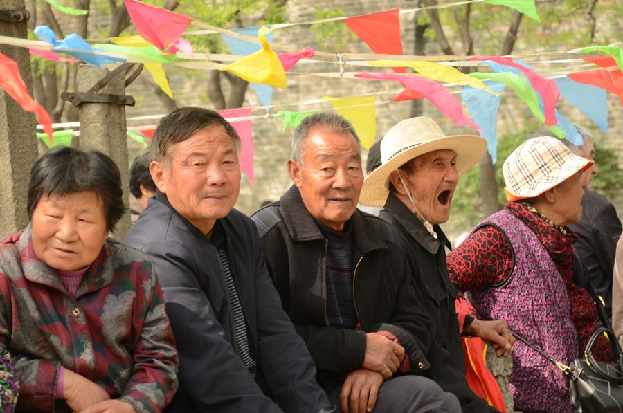 等戏开场