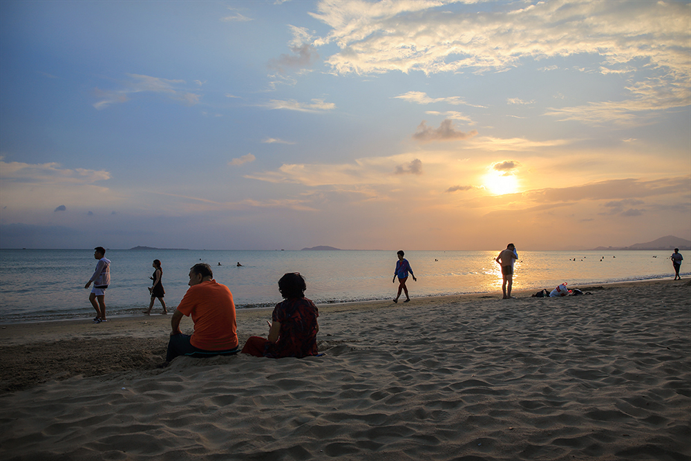 夕阳下的海滩