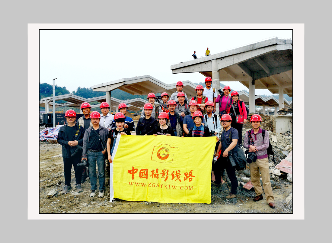 走进高铁西站建设工地