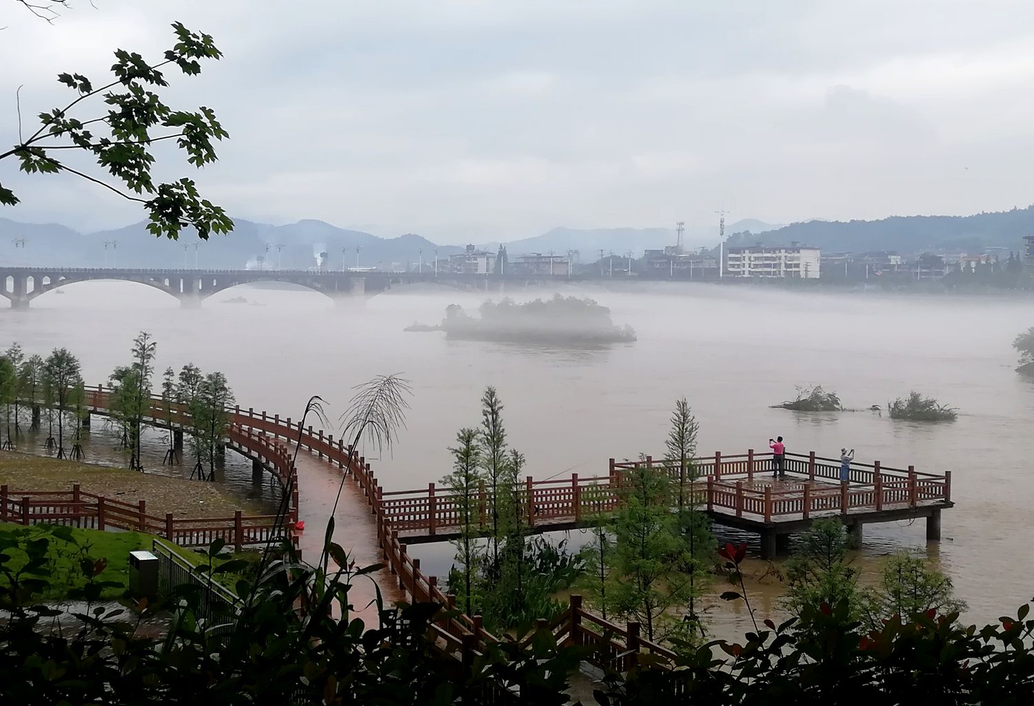 雨后铁城