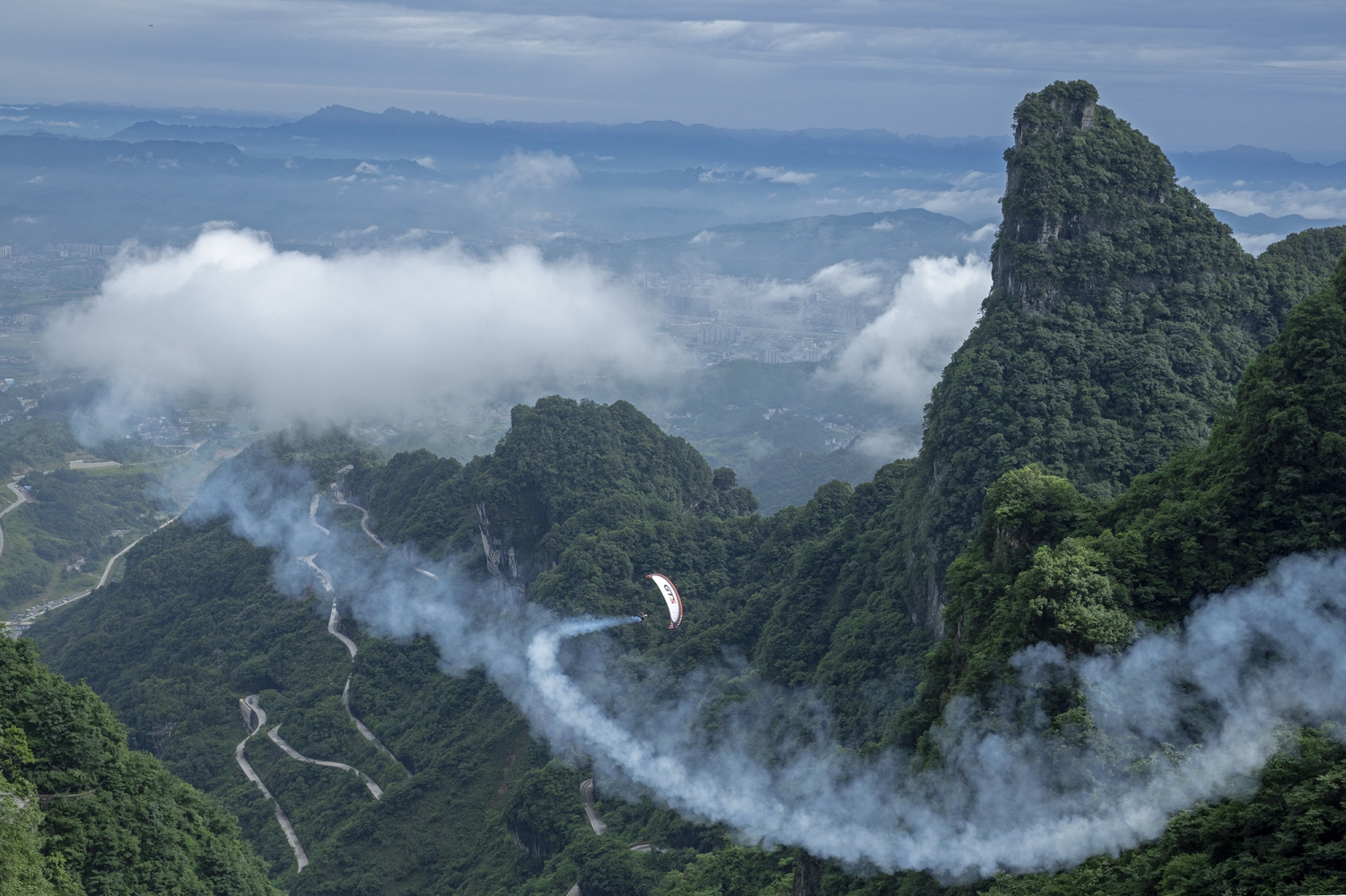 奇峰环绕