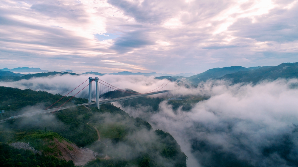 云蒸雾绕鸭坪桥