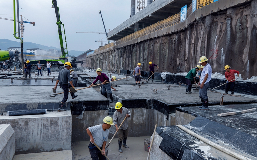 忙碌的施工者们