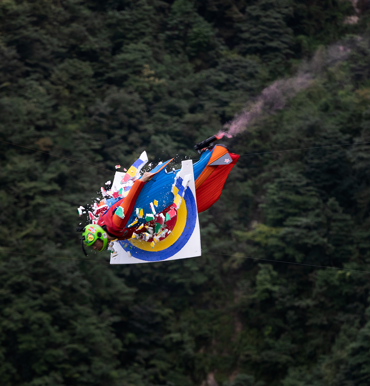 穿靶瞬间