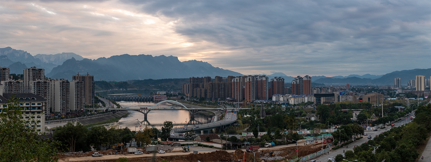 建设中的大庸桥