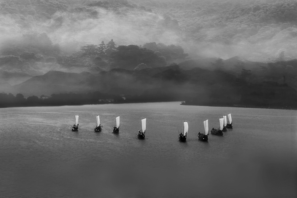 大江向东流