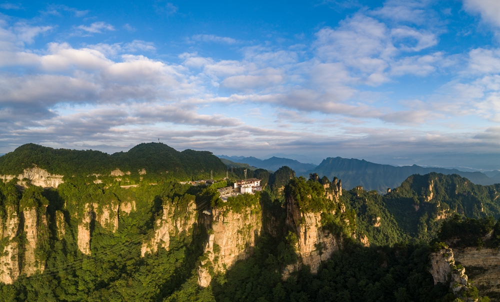 天子山索道站之晨