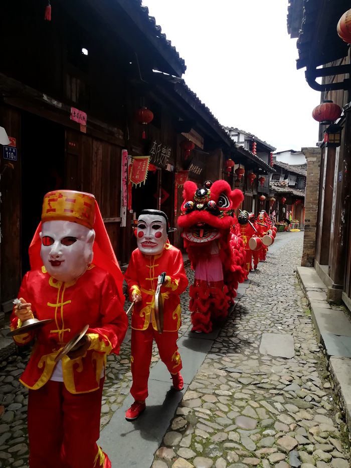 古镇巡街